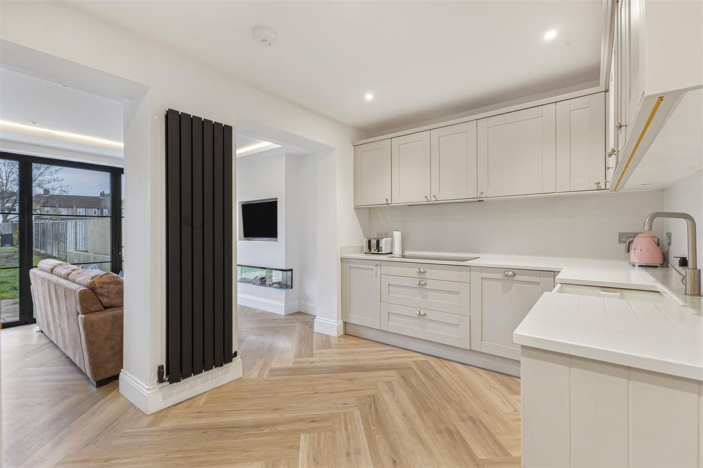 Property photo 2 of 18 B2G_4540.Jpg