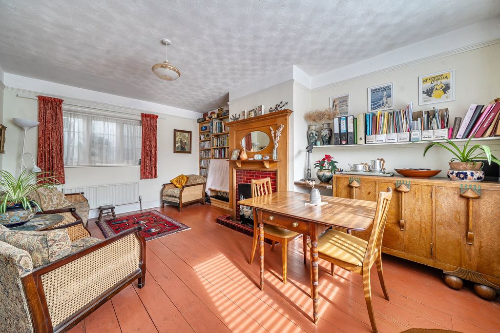 Property photo 3 of 27