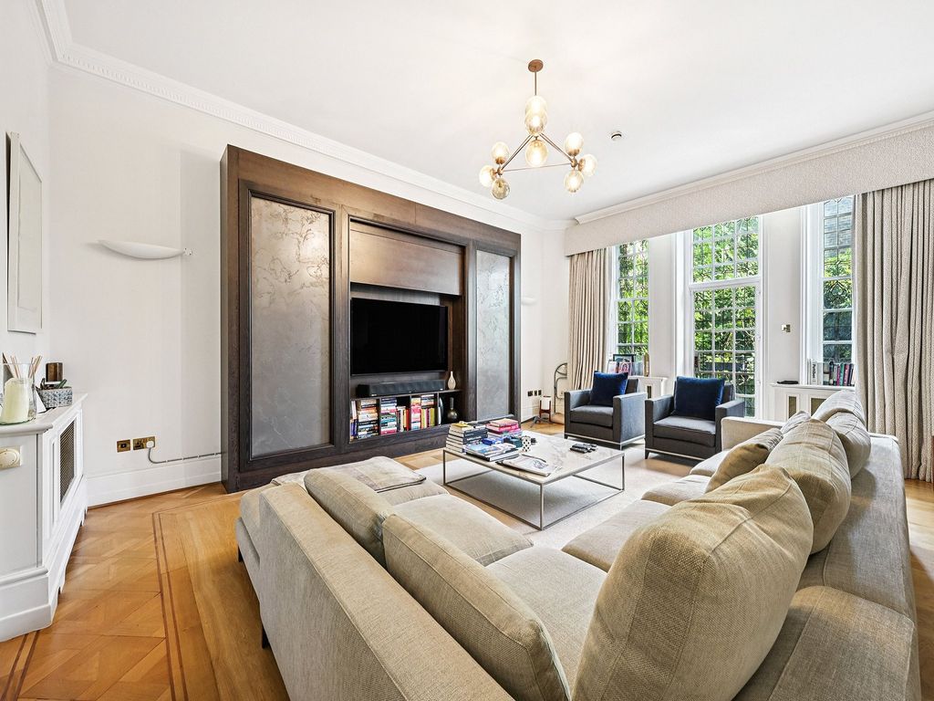 Property photo 3 of 16 Eaton Gate