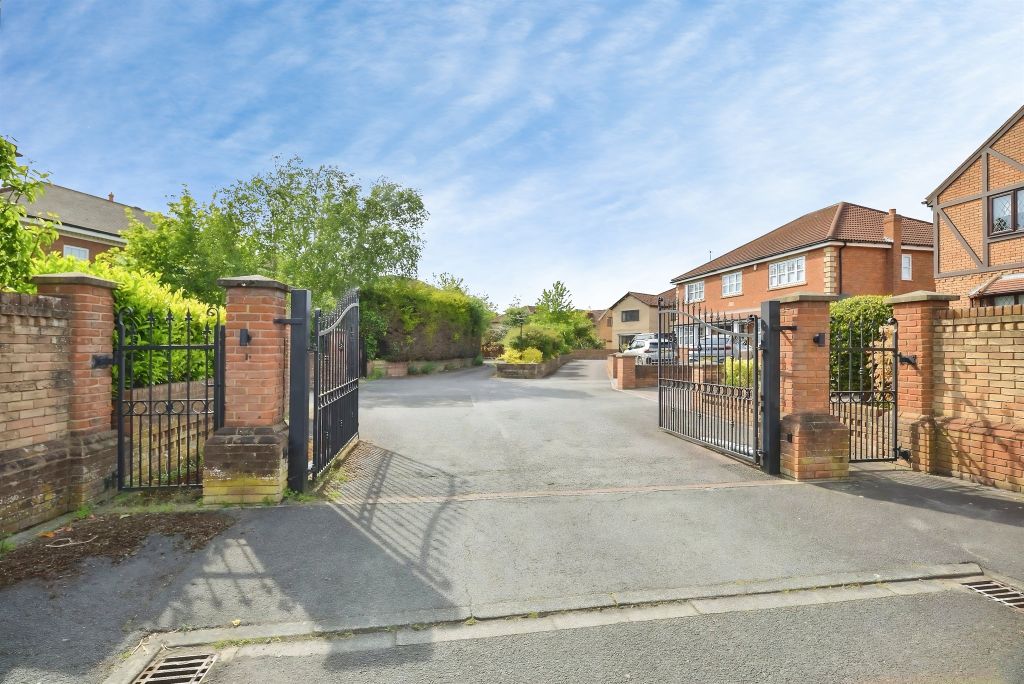Property photo 2 of 16