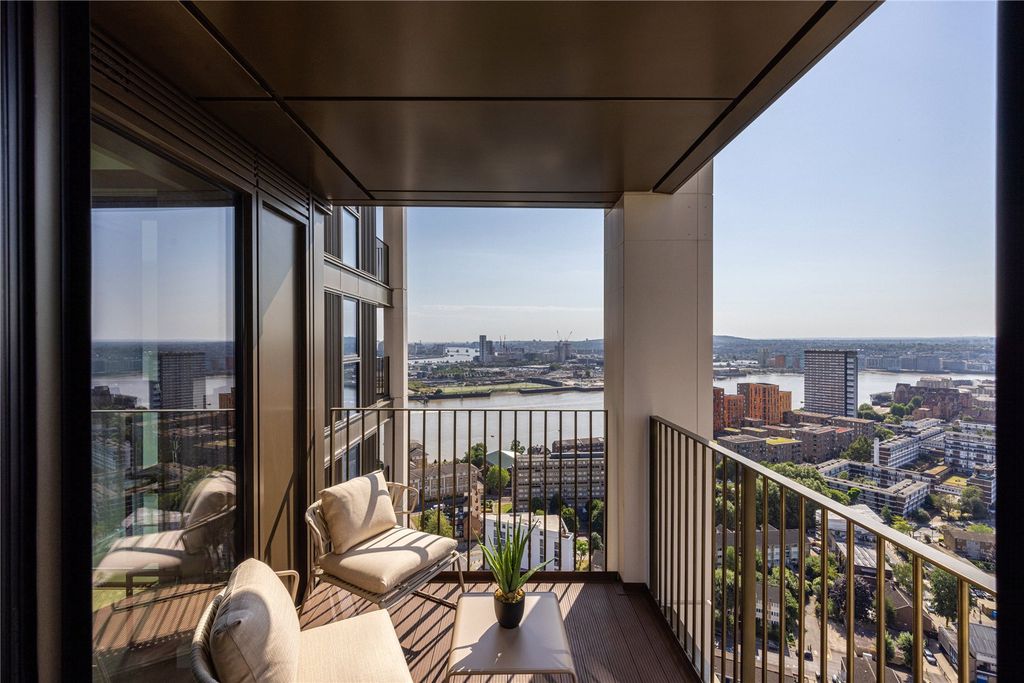 Property photo 3 of 17 Balcony