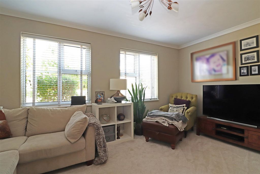 Property photo 2 of 25