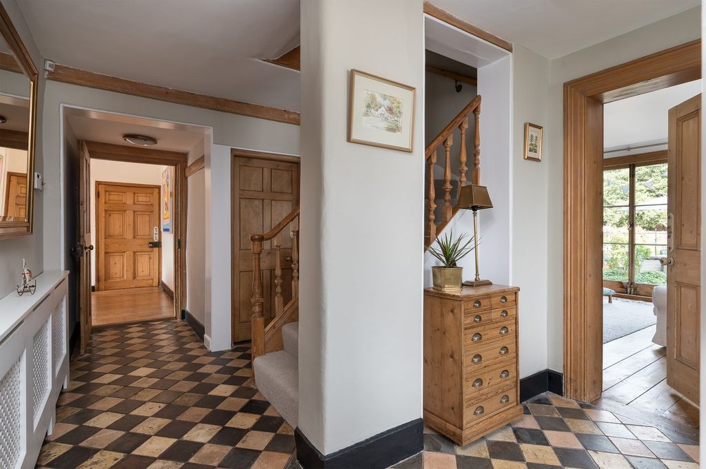 Property photo 2 of 35