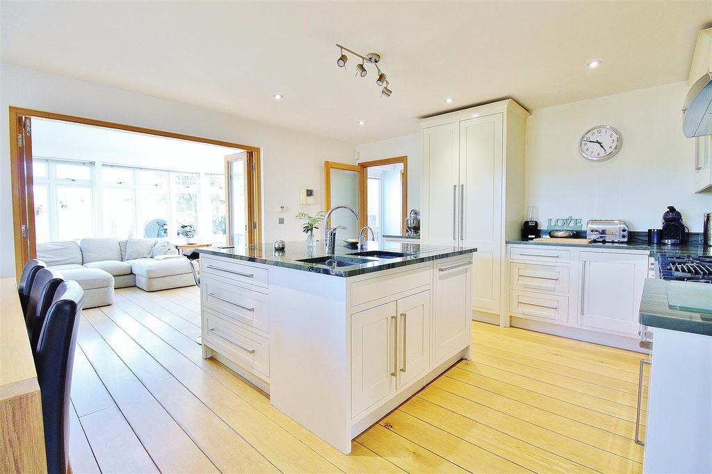 Property photo 3 of 39
