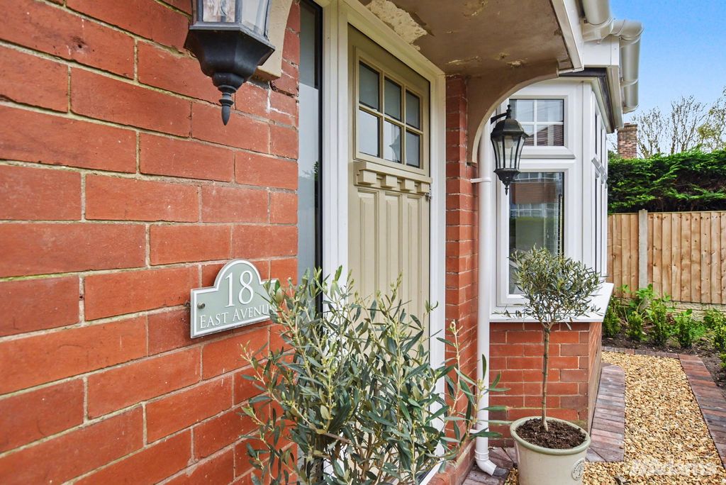 Property photo 2 of 33