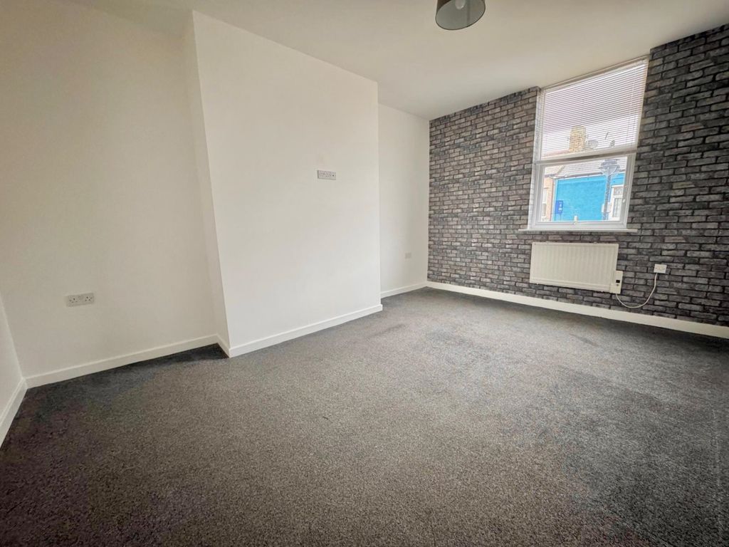 Property photo 3 of 12 30B19De0-Efb0-4Dd8-Af23-591Be6221Cb7