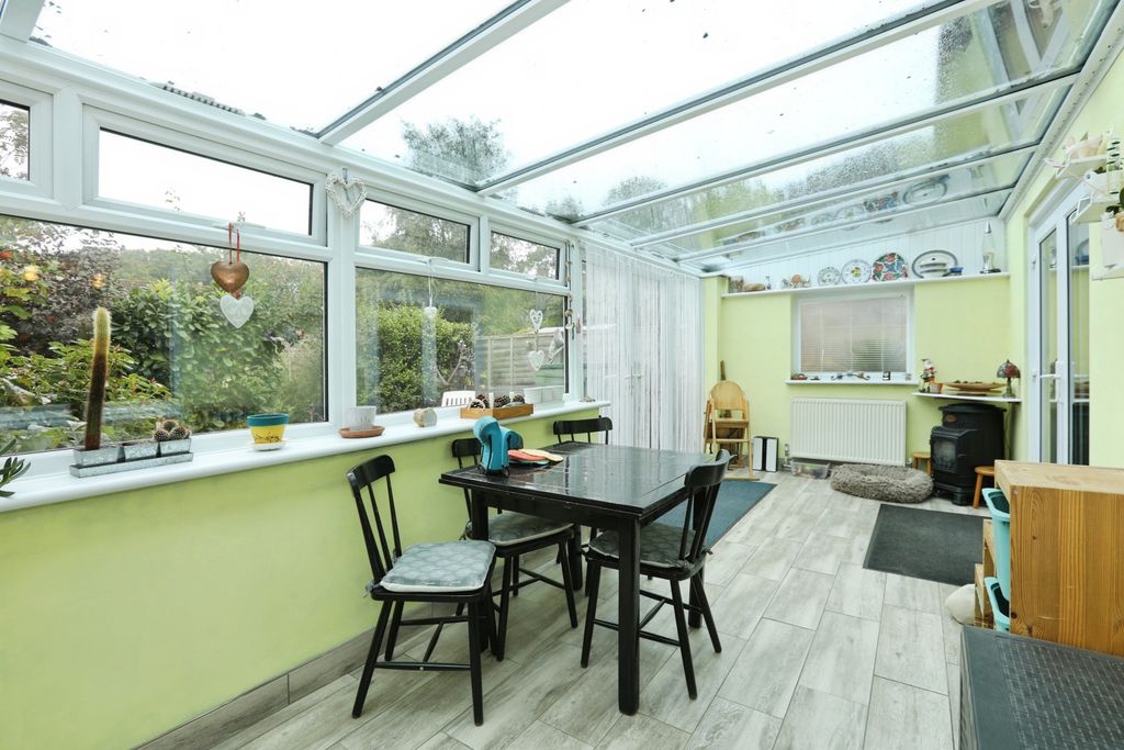 Property photo 3 of 17 Conservatory
