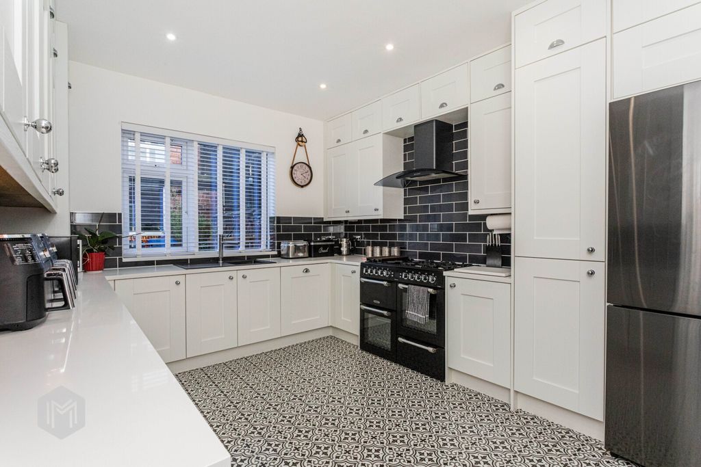 Property photo 2 of 33 Picture No. 08