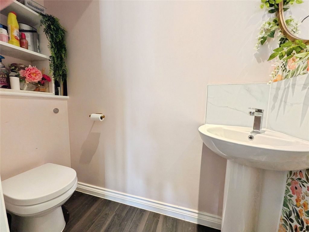 Property photo 3 of 7 Picture No. 10