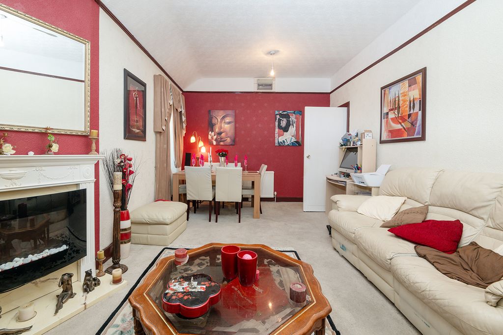 Property photo 3 of 25