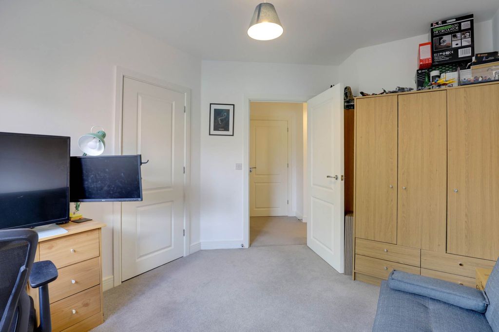 Property photo 3 of 11