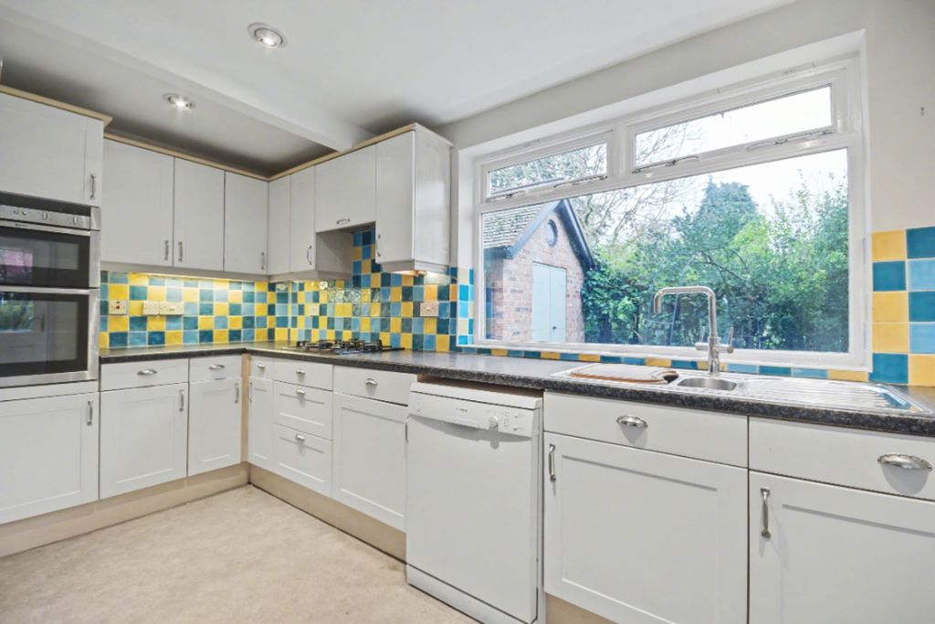 Property photo 3 of 29 Kitchen