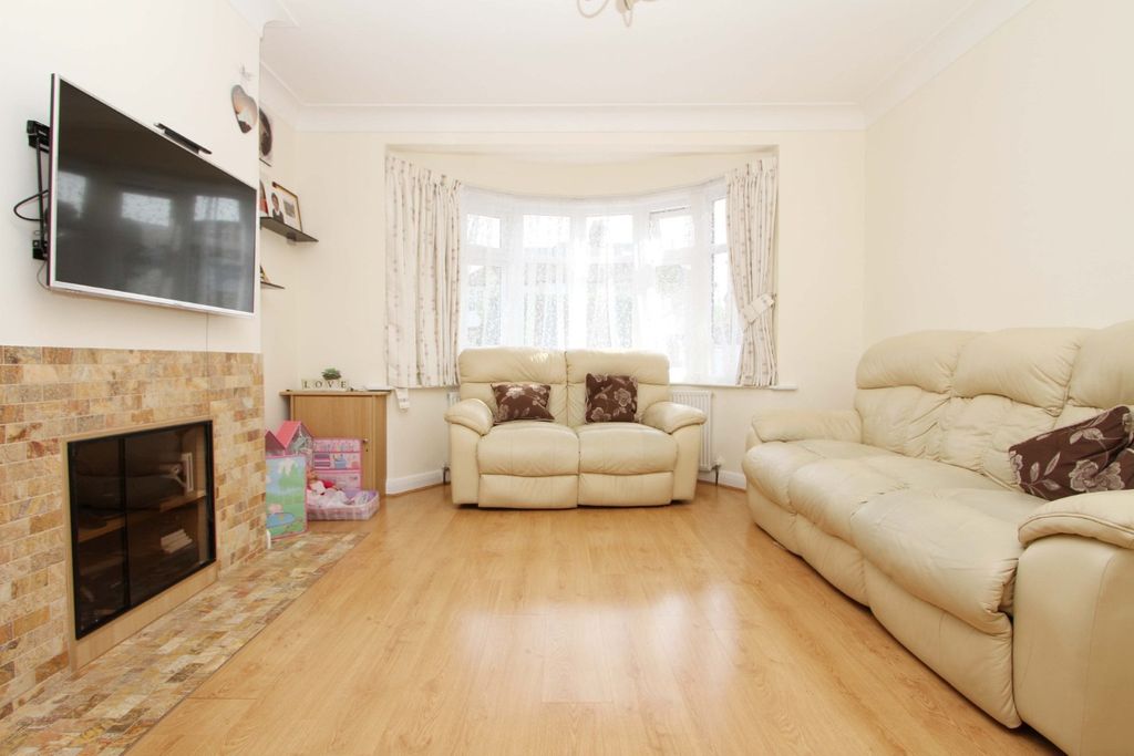 Property photo 2 of 9 5216901