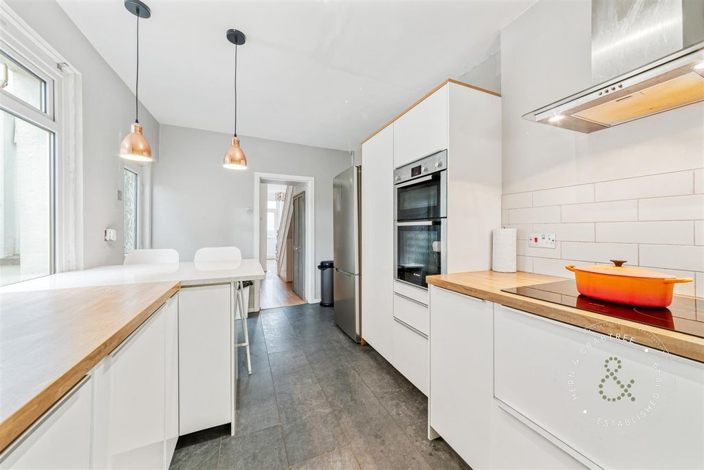 Property photo 2 of 35 Cecil-Street-14.Jpg