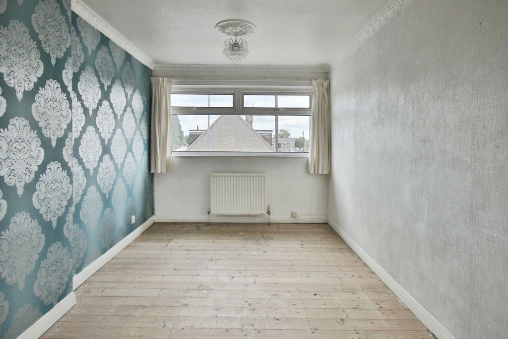 Property photo 3 of 15 4303908