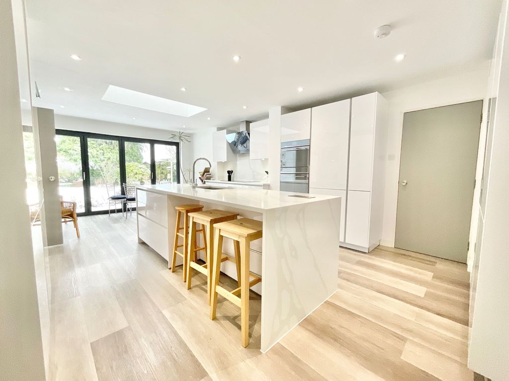 Property photo 3 of 42