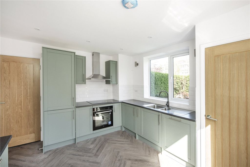 Property photo 2 of 14 Picture No. 15