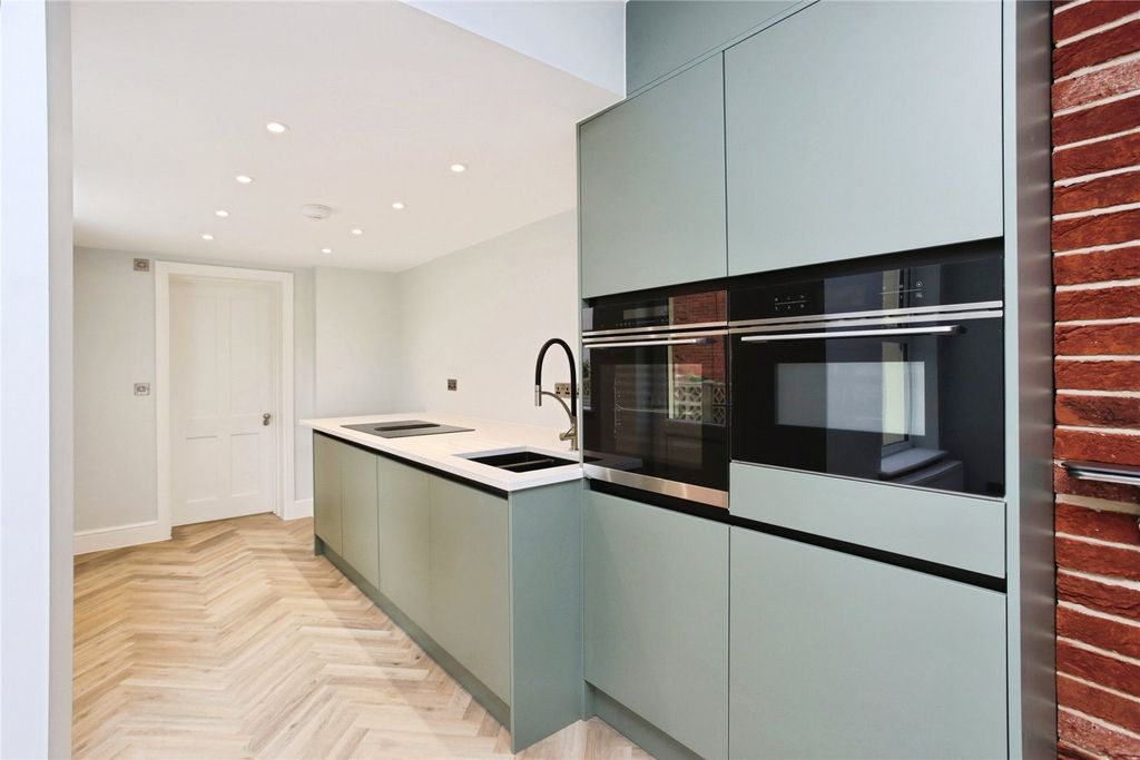 Property photo 2 of 17 Picture No. 14