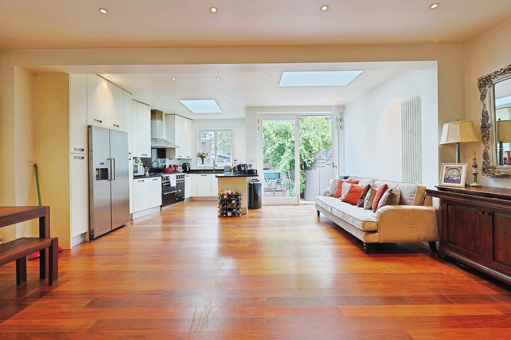 Property photo 2 of 19 Open Plan Living