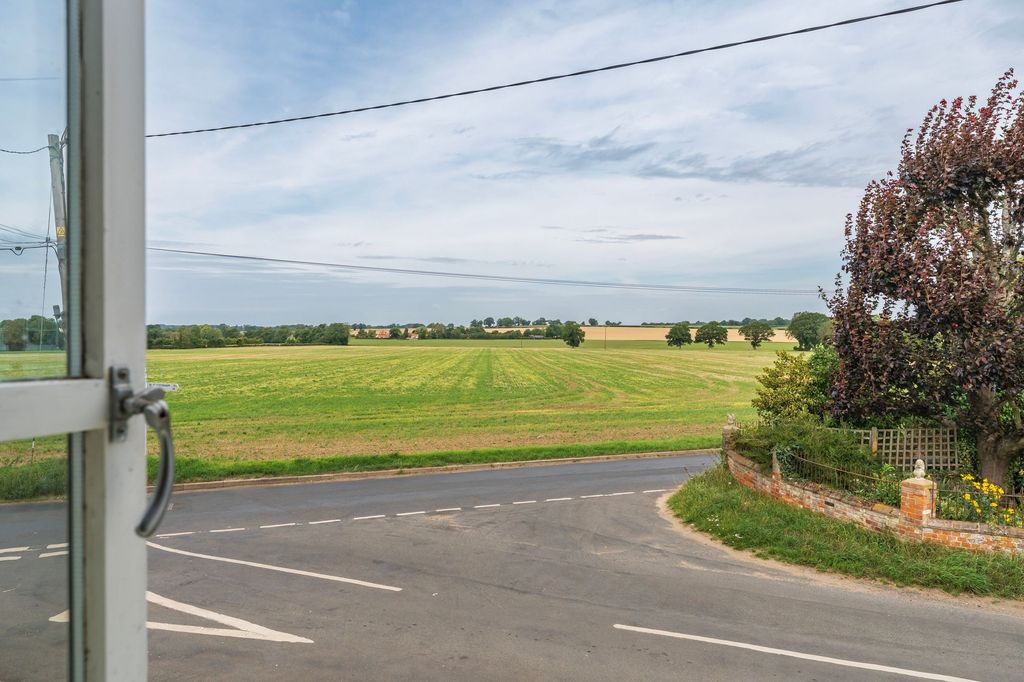 Property photo 2 of 42