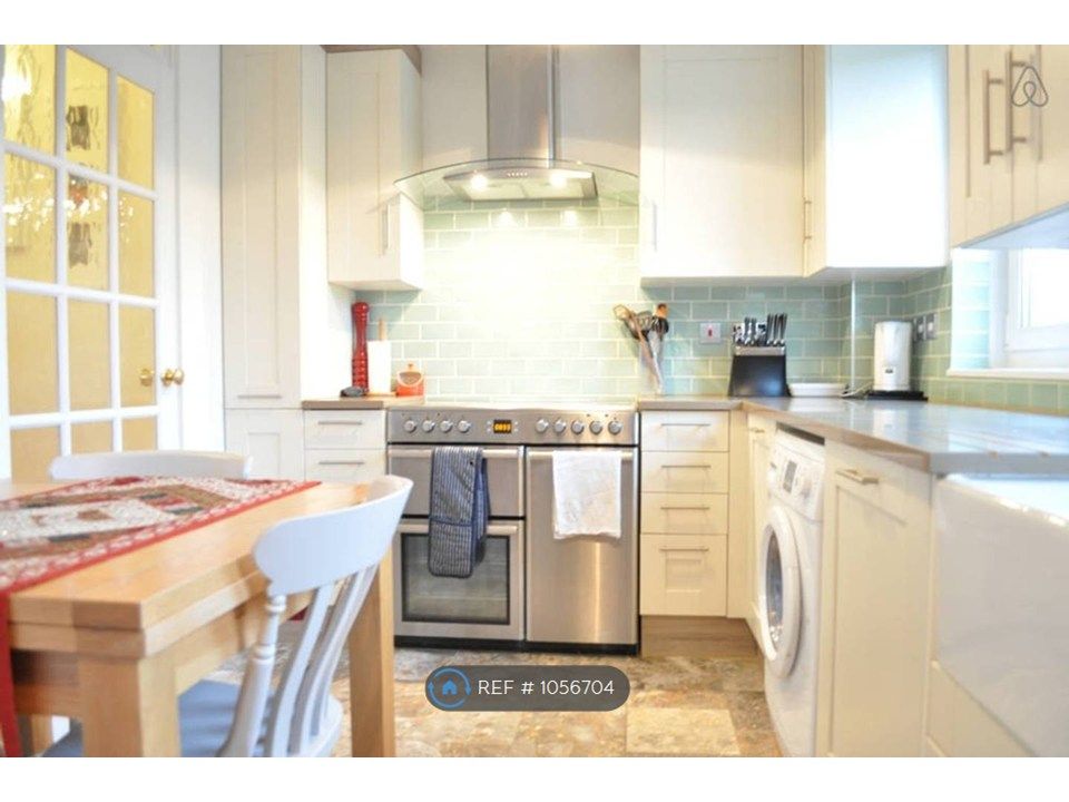 Property photo 3 of 18 Kitchen
