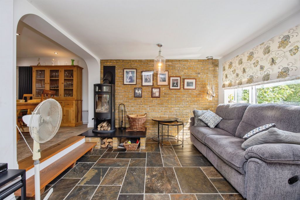Property photo 3 of 37