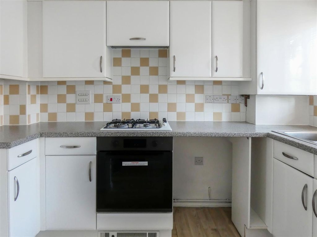Property photo 3 of 14 Kitchen