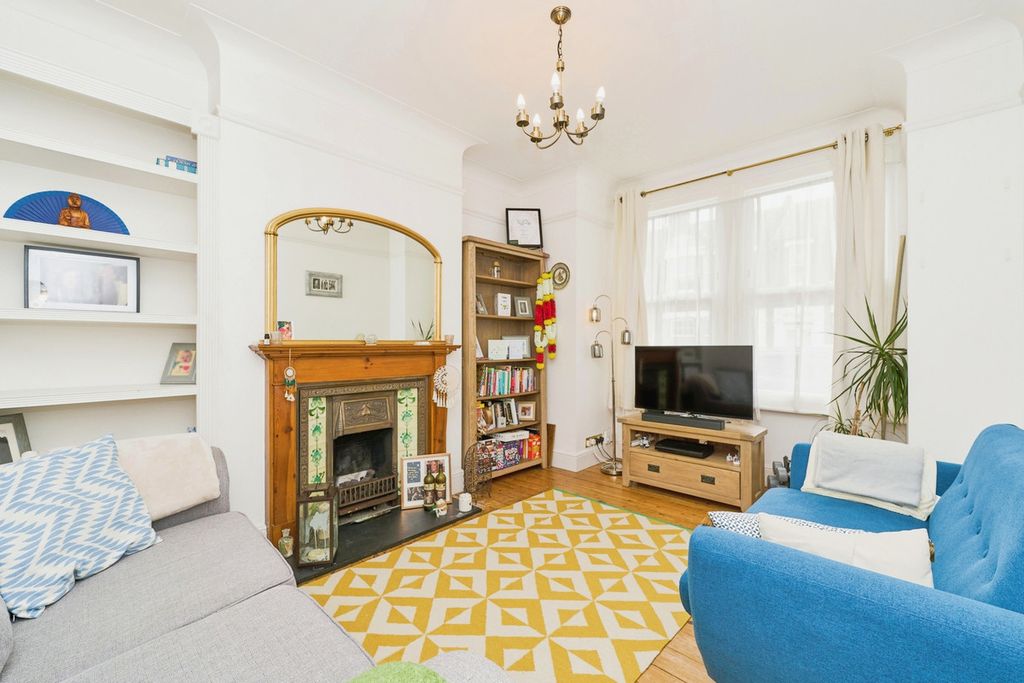 Property photo 2 of 17