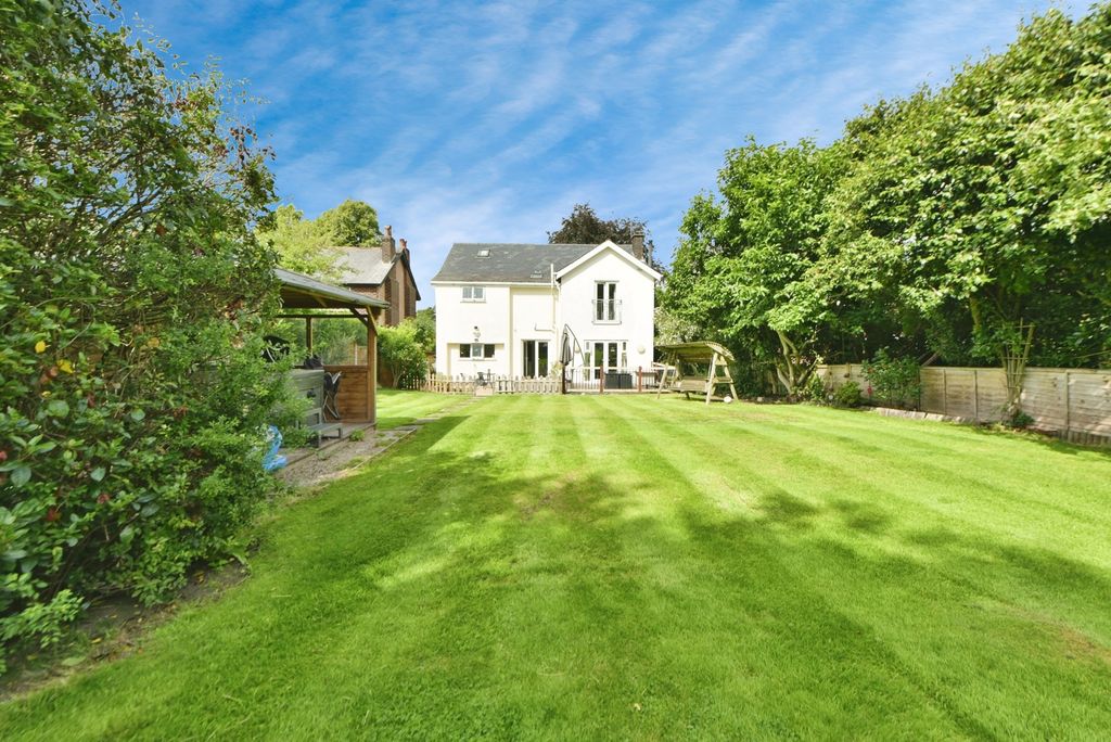 Property photo 2 of 17 Photo