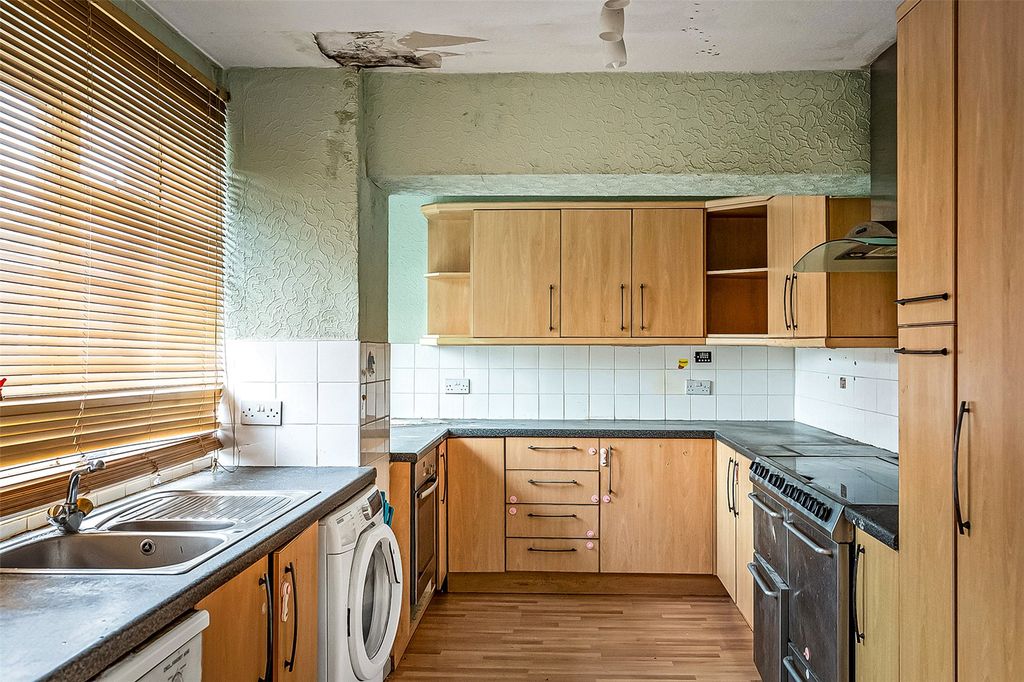 Property photo 3 of 18 House. Partnership