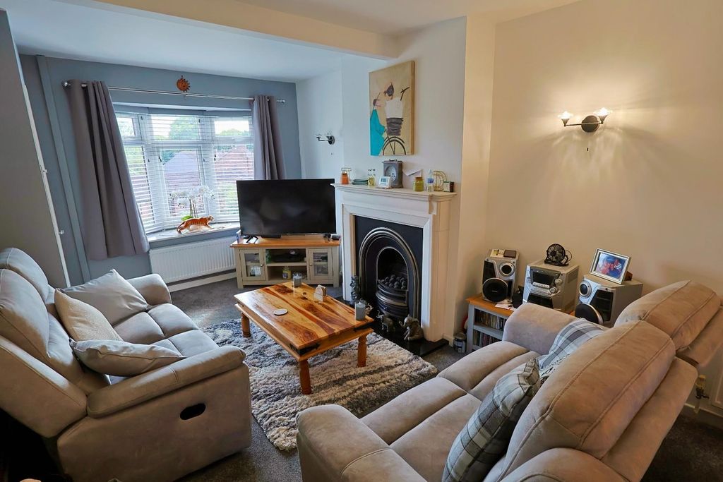 Property photo 2 of 13 Lounge