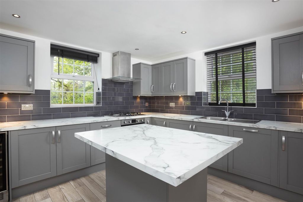 Property photo 3 of 11 00014.Jpg