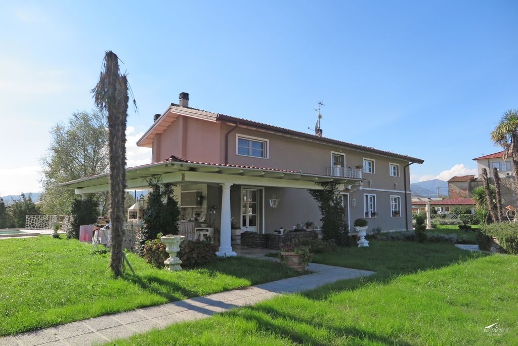 Property photo 1 of 64