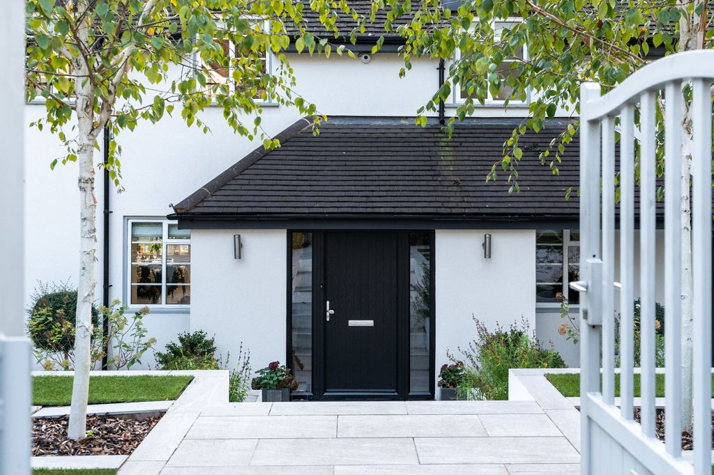 Property photo 2 of 29 Entrance