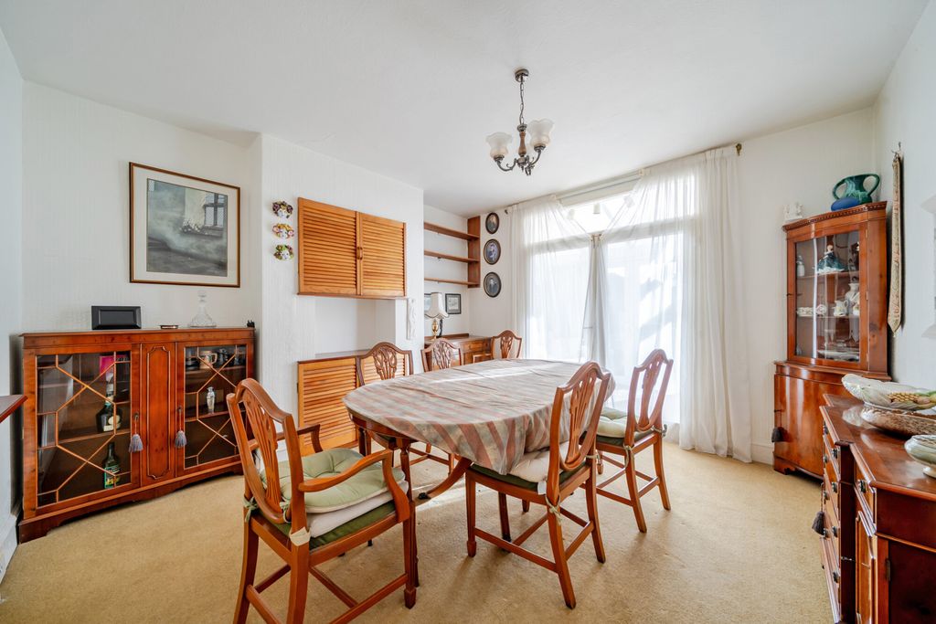 Property photo 3 of 23 1383748-15-691dc3...