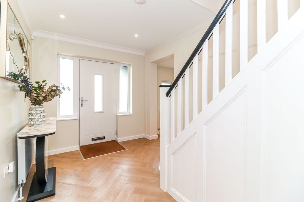 Property photo 2 of 40