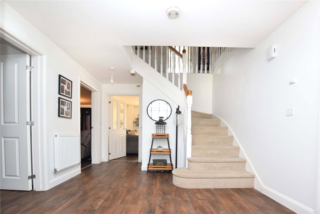 Property photo 2 of 18 Hallway