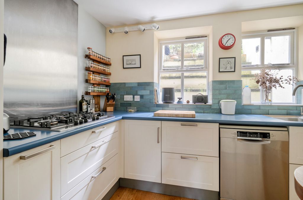 Property photo 3 of 22 Kitchen