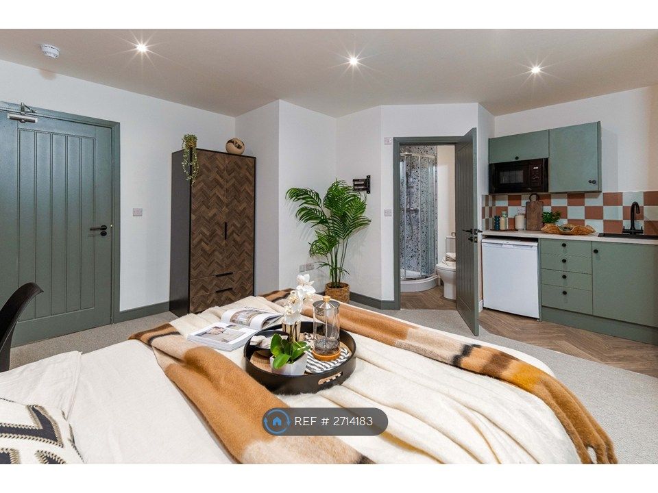 Property photo 2 of 17 Room 5