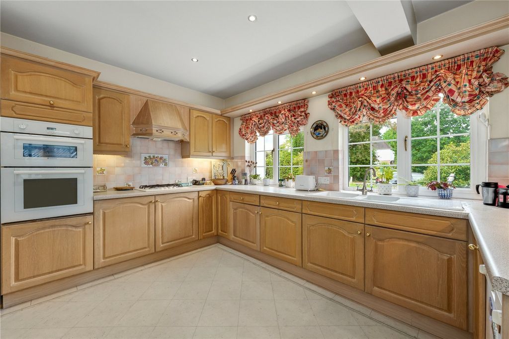 Property photo 3 of 13 Kitchen/B'fast Room
