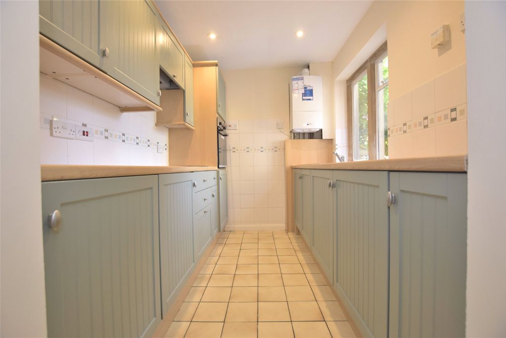 Property photo 3 of 9 Kitchen