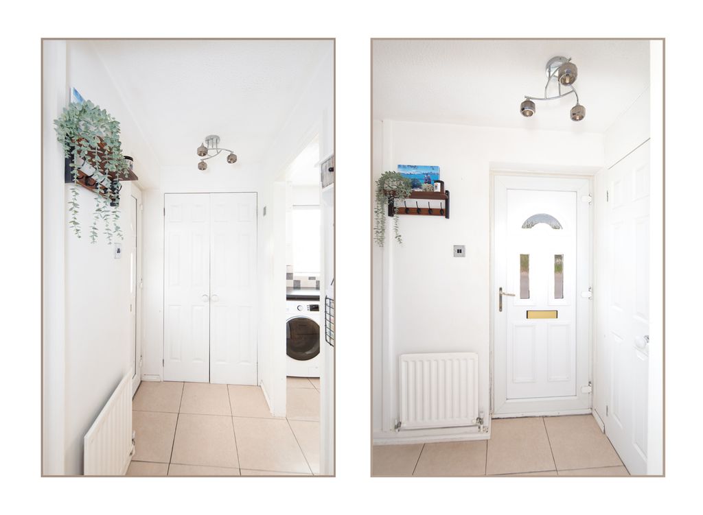 Property photo 3 of 18 Entrance Hall