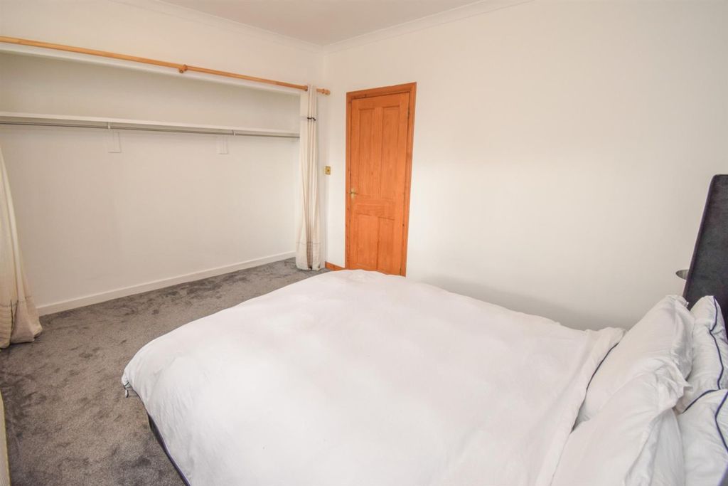 Property photo 3 of 16 Bedroom One (2)-2.Jpg