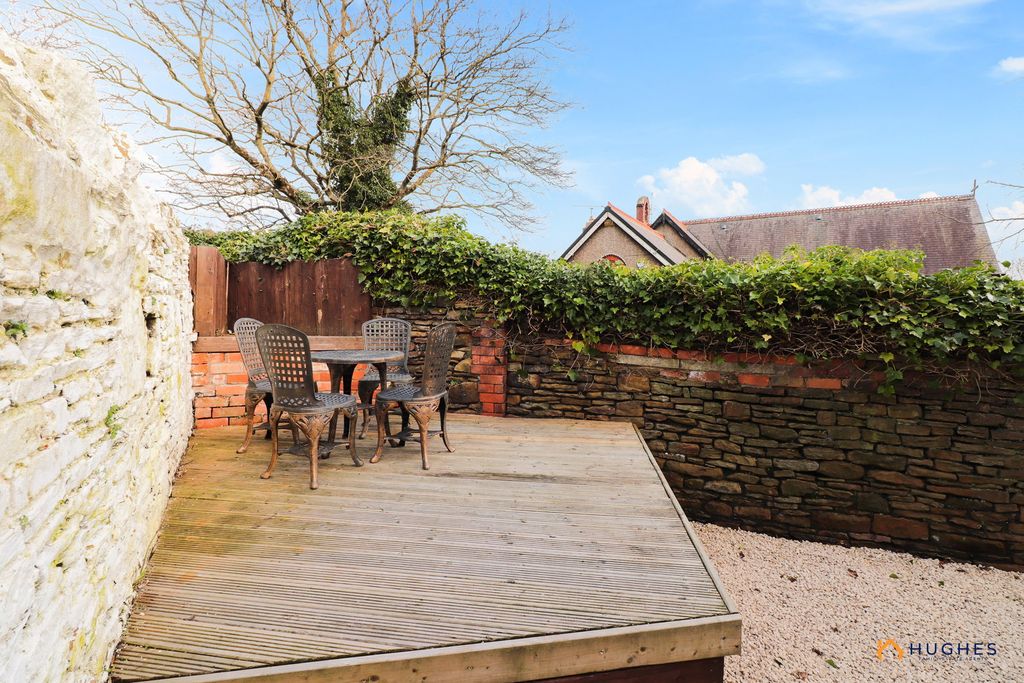 Property photo 2 of 33