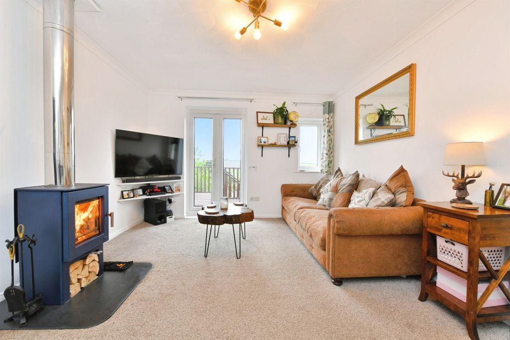 Property photo 2 of 25