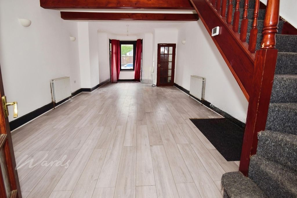 Property photo 3 of 9 Skinner Lounge