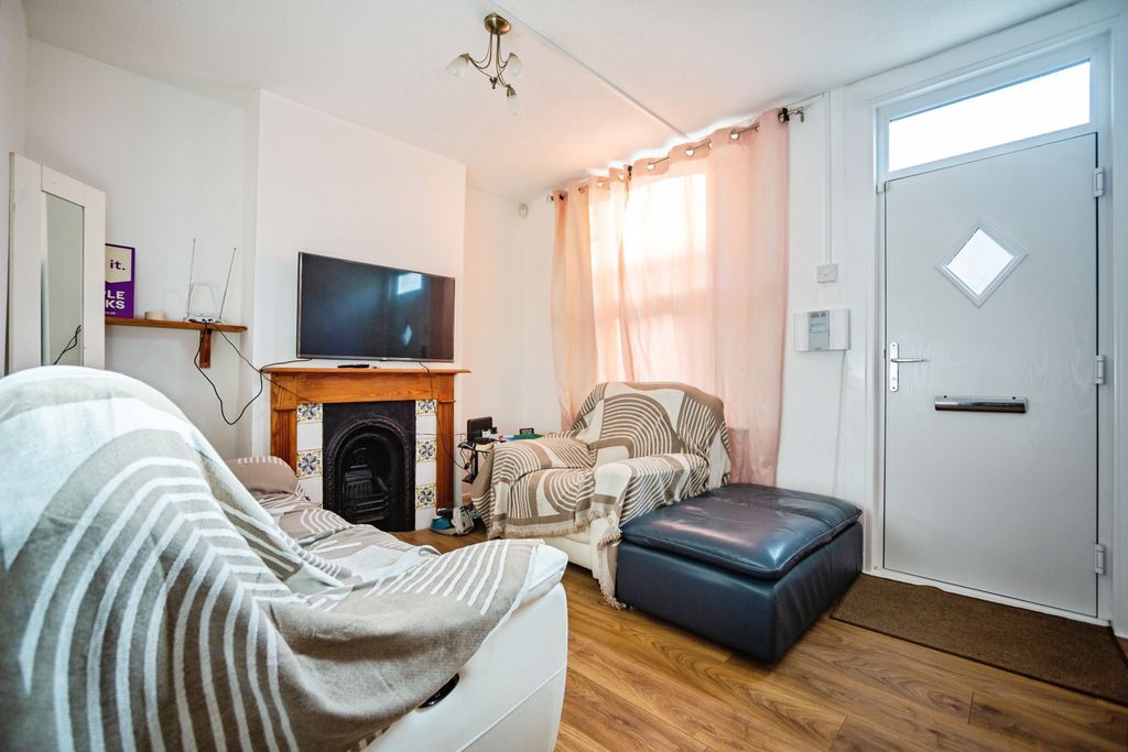 Property photo 3 of 10 Lounge