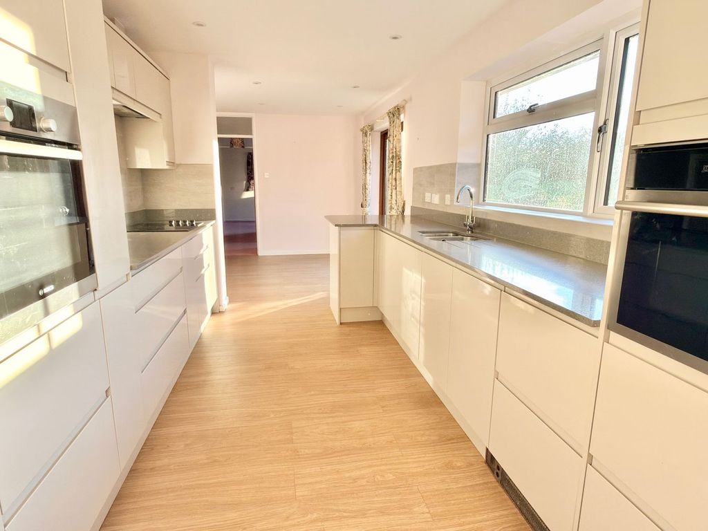 Property photo 3 of 24