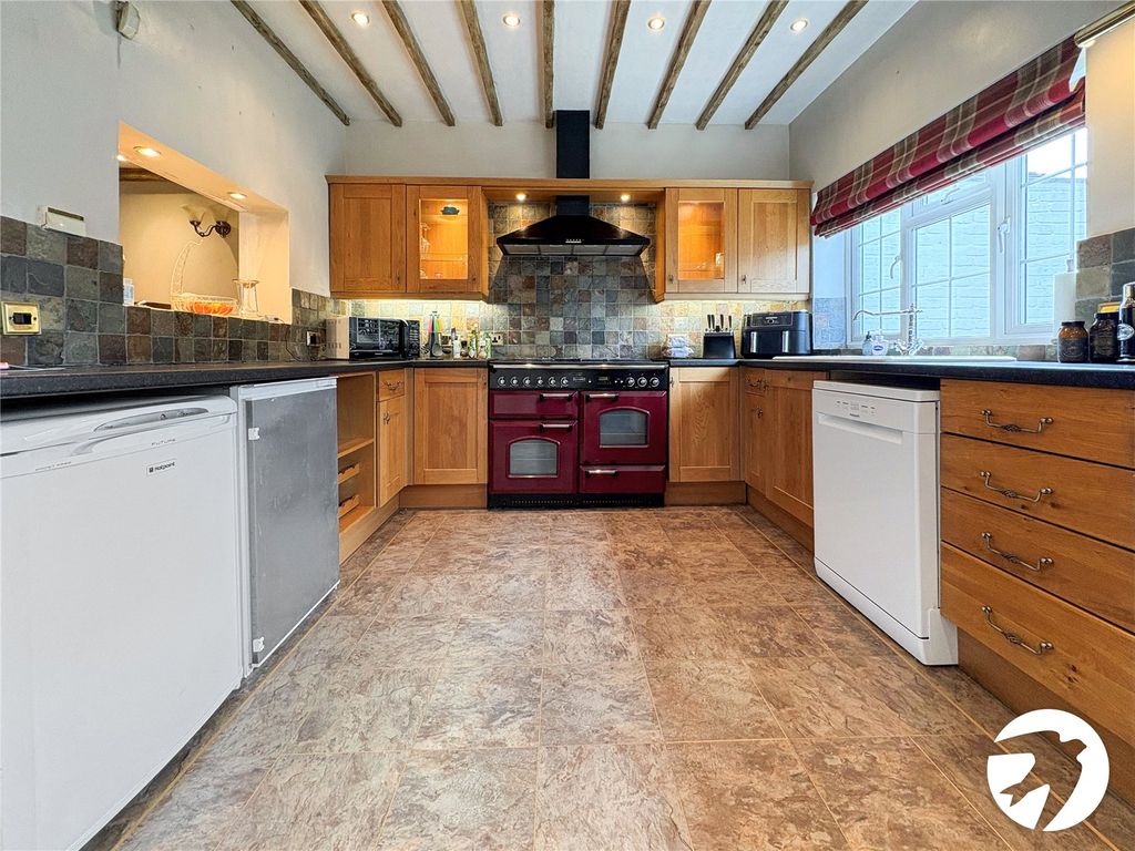 Property photo 3 of 18 Kitchen