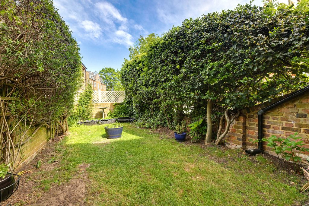 Property photo 2 of 20 Garden
